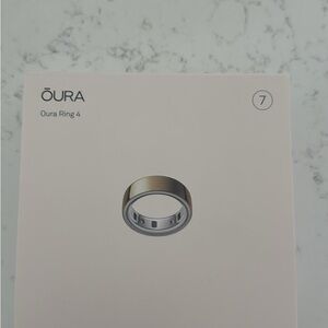 Oura Ring 4 in gold
